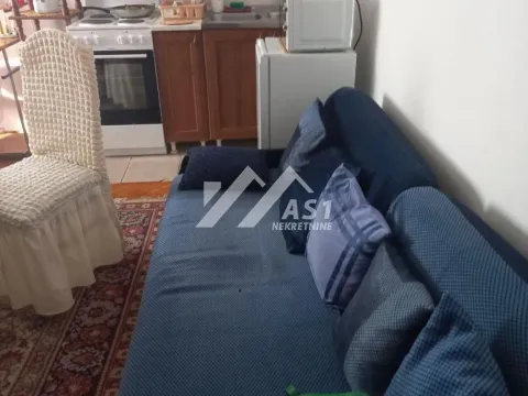 Izdavanje, dvosoban stan, 40m², Centar, Novi Sad