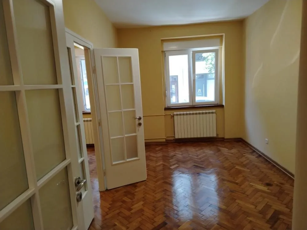 Prodaja, četvorosoban stan, 77m², Skadarlija, Beograd
