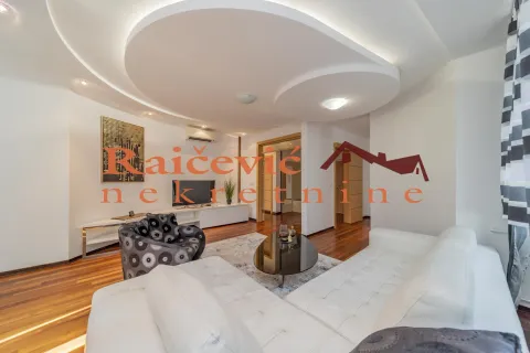 Prodaja, trosoban stan, 98m², Centar, Stara Pazova - image 2