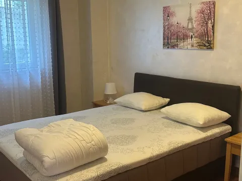 Izdavanje, dvosoban stan, 90m², Dobrota, Kotor - image 5