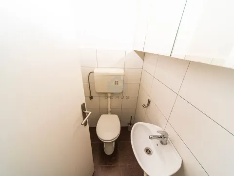 Izdavanje, dvosoban stan, 80m², Blok 9, Podgorica - image 11