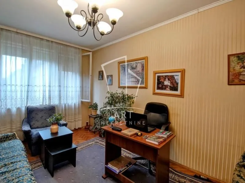 Prodaja, četvorosoban stan, 97m², Zemun Centar, Zemun Sve Podlokacije