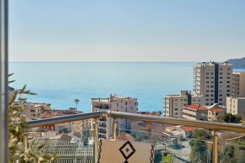 Sale, three bedroom apartment, 150m², Bečići, Budva