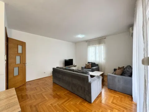 Izdavanje, trosoban stan, 86m², Stari Aerodrom, Podgorica - image 4