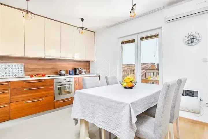 Rent, apartment, 86m², Tivat, Crna Gora
