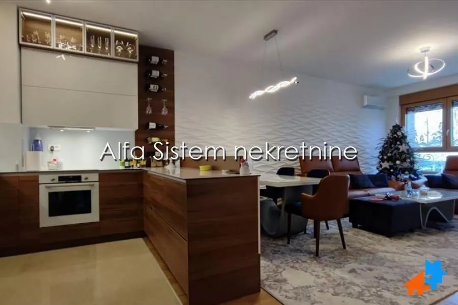 Izdavanje, četvorosoban stan, 110m², Novi Beograd Blok 65, Novi Beograd Sve Podlokacije