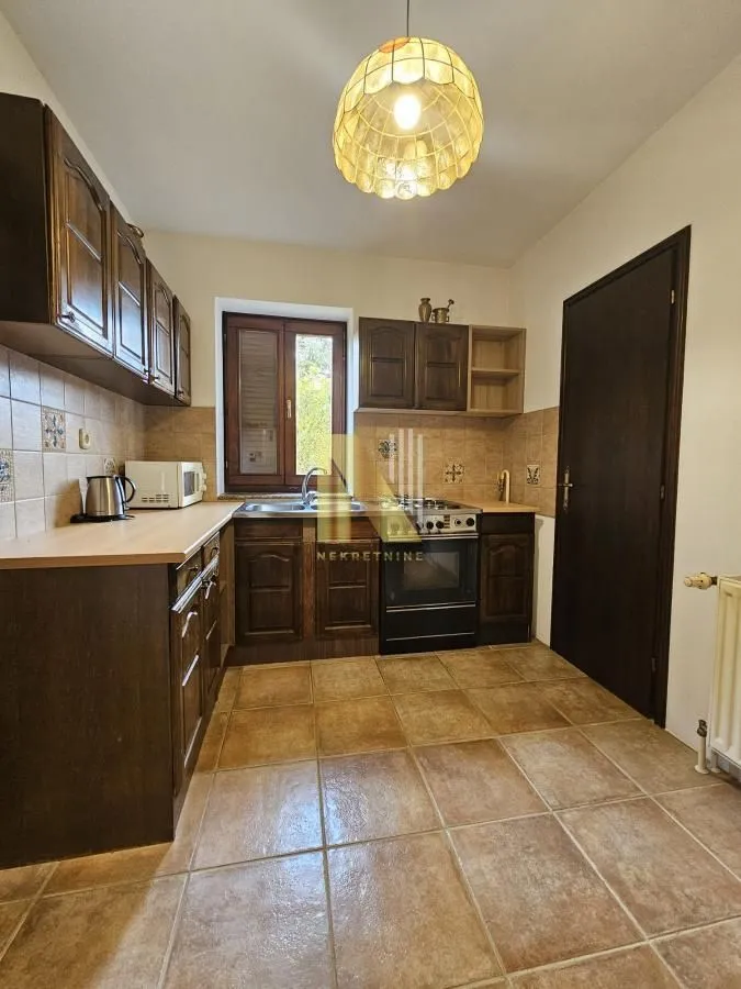 Prodaja, kuća, 331m², Veternik, Novi Sad Sve Podlokacije