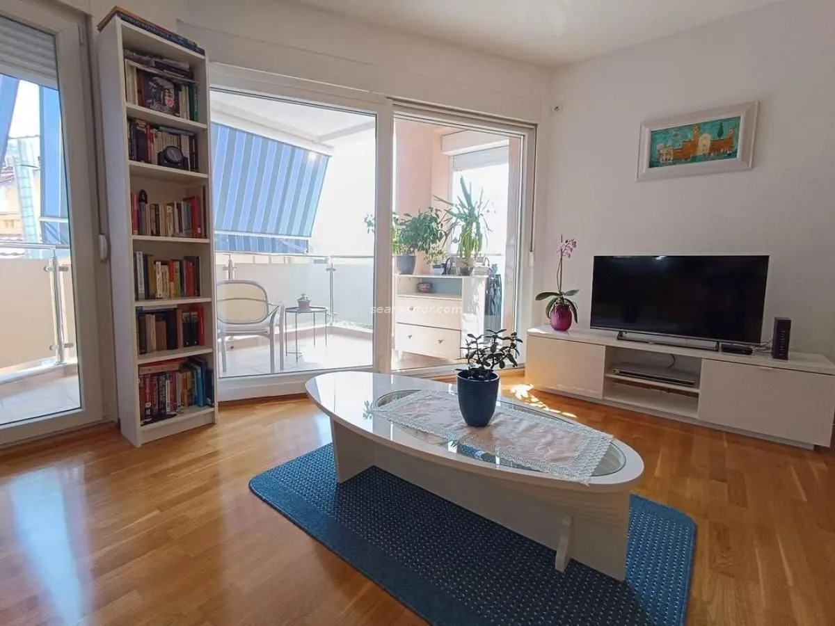 Rent, two bedroom apartment, 81m², Tivat, Crna Gora
