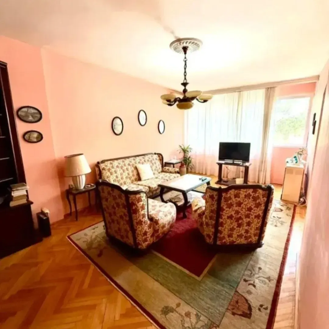 Prodaja, trosoban stan, 100m², Pejton, Podgorica