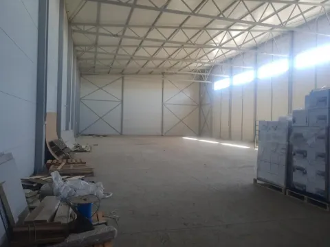 Izdavanje, poslovni prostor, 1000m², Zemun Ugrinovci, Zemun Sve Podlokacije - image 2