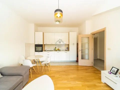 Prodaja, jednosoban stan, 45m², Blok 9, Podgorica - image 12