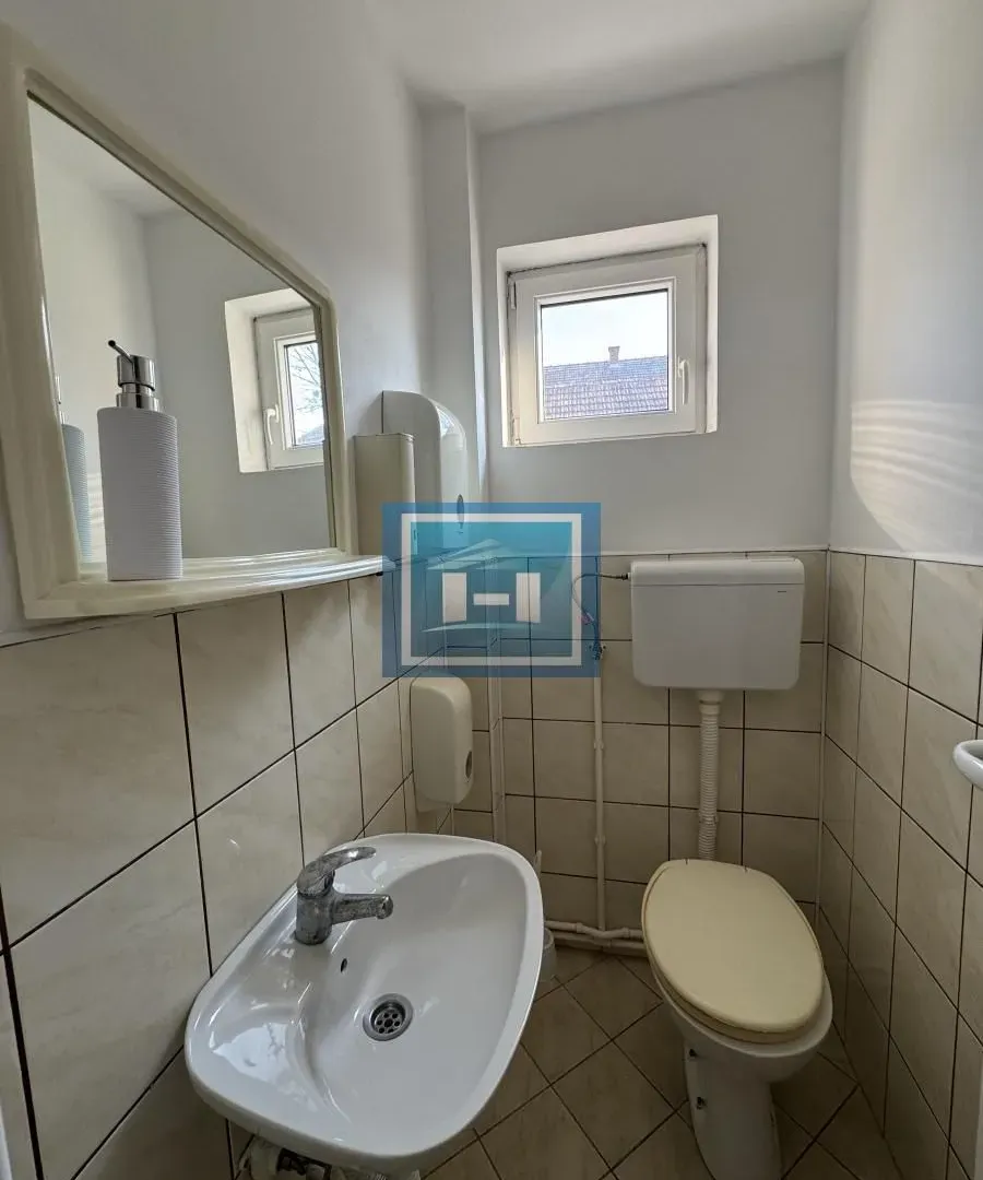 Rent, office space, 110m², Ćuprija, Srbija