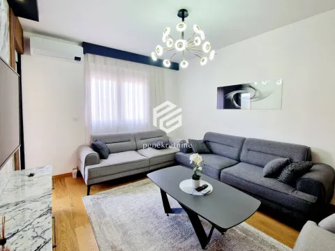 Prodaja, dvosoban stan, 71m², City Kvart, Podgorica - image 1