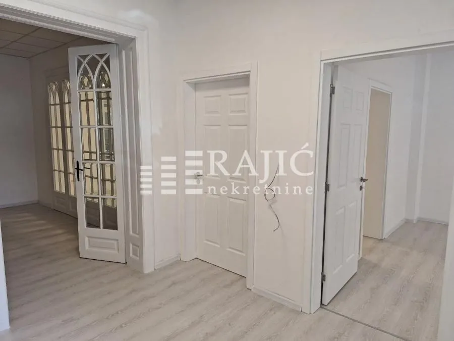 Izdavanje, kuća, 100m², Stari Grad, Beograd