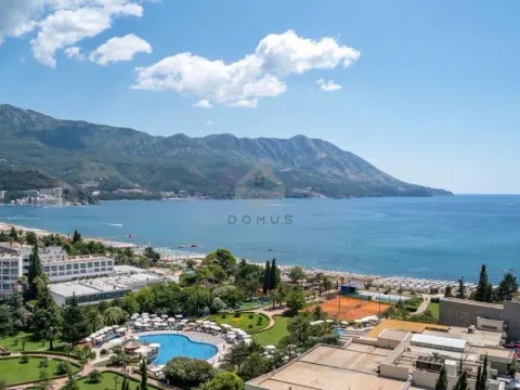 Izdavanje, trosoban stan, 150m², Budva, Crna Gora - image 18