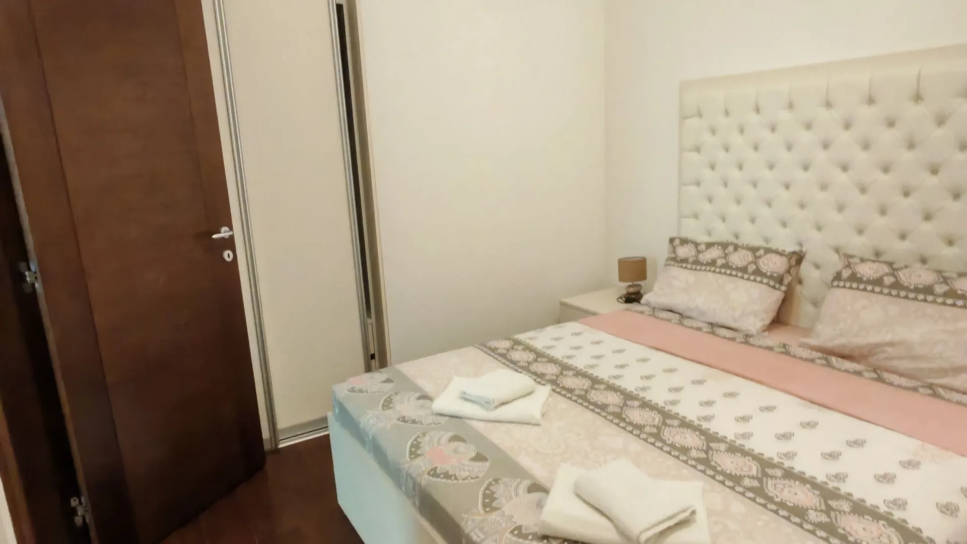Izdavanje, dvosoban stan, 55m², Centar, Budva
