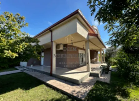 Izdavanje, kuća, 200m², Tološi, Podgorica