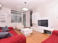 Izdavanje, dvosoban stan, 76m², Blok 6, Podgorica