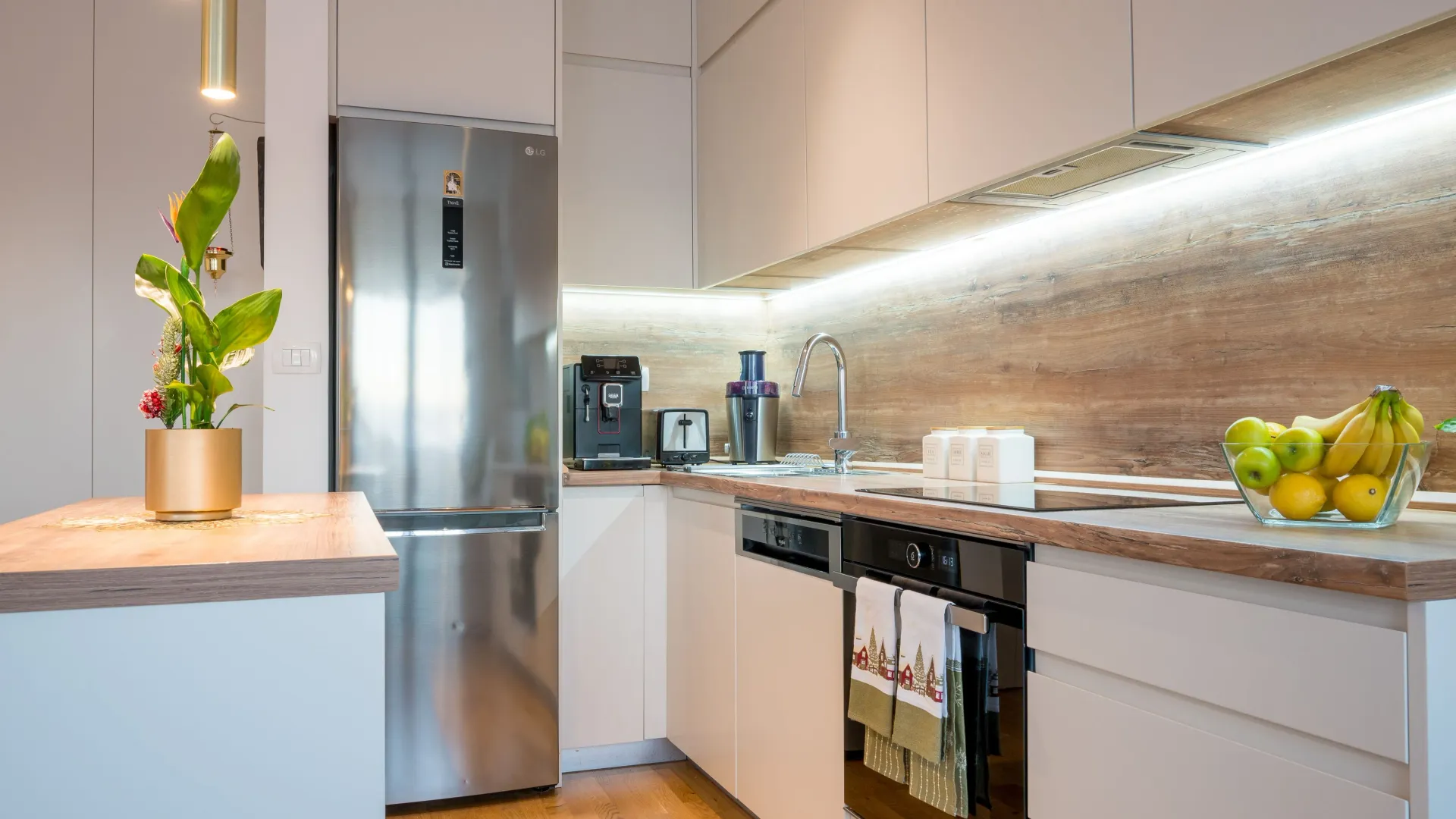 Prodaja, dvosoban stan, 63m², Pod Kuk, Tivat