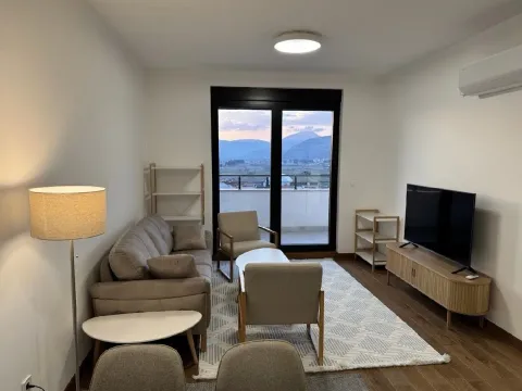 Izdavanje, trosoban stan, 96m², Tološka šuma, Podgorica - image 5