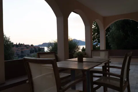 Izdavanje, kuća, 200m², Sveti Stefan, Budva - image 14