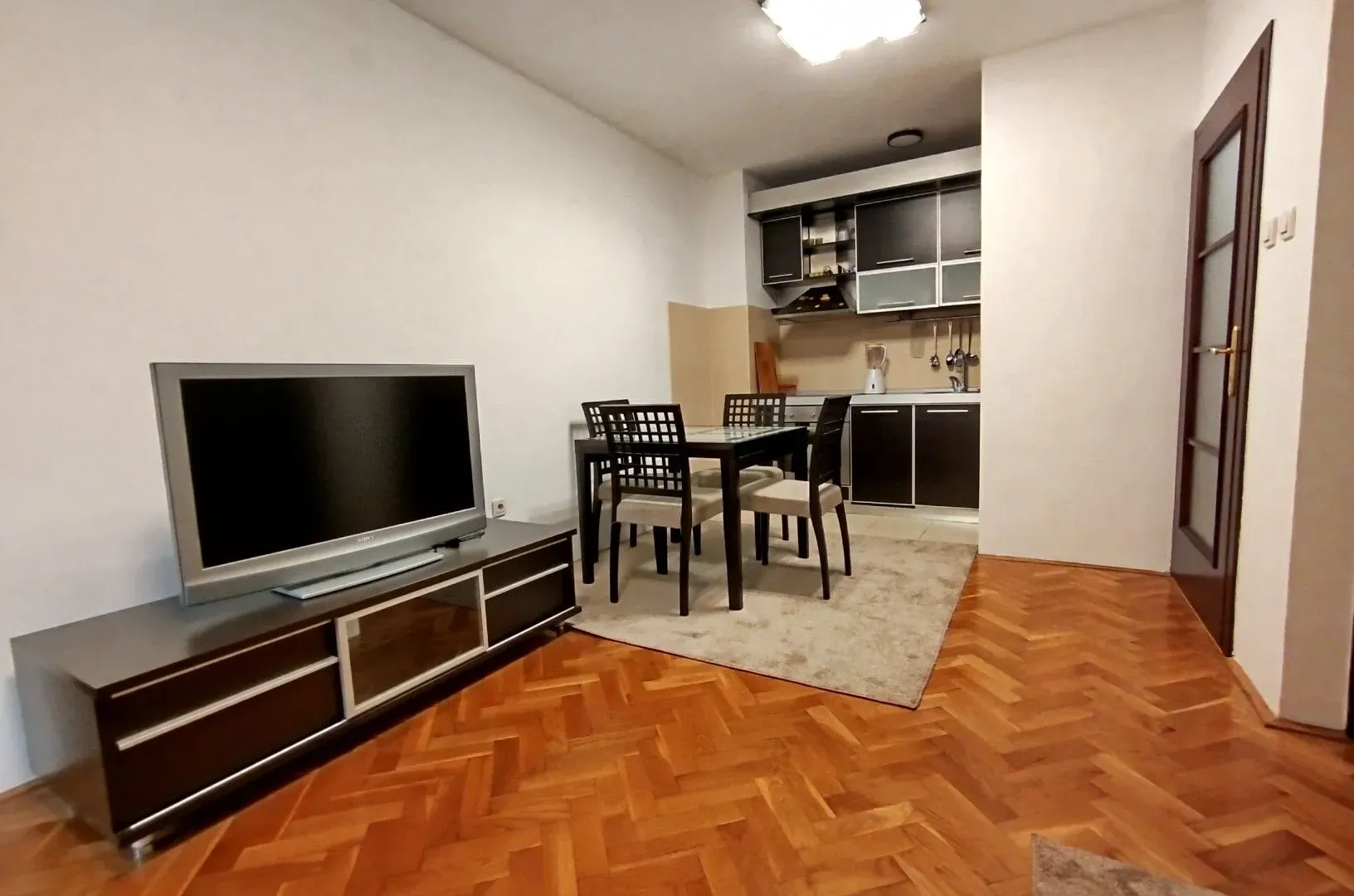 Izdavanje, stan, 46m², Blok 6, Podgorica