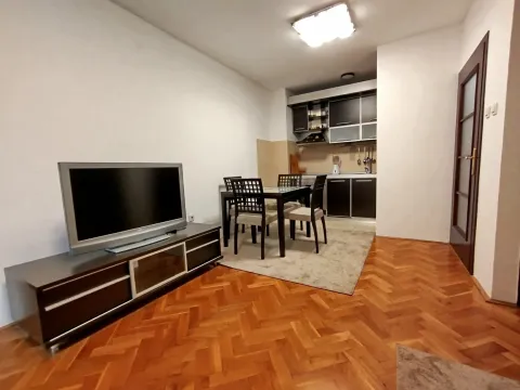 Izdavanje, stan, 46m², Blok 6, Podgorica