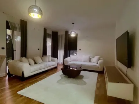 Izdavanje, kuća, 100m2, Blok 9, Podgorica Izdavanje, kuća, 100m2, Blok 9, Podgorica