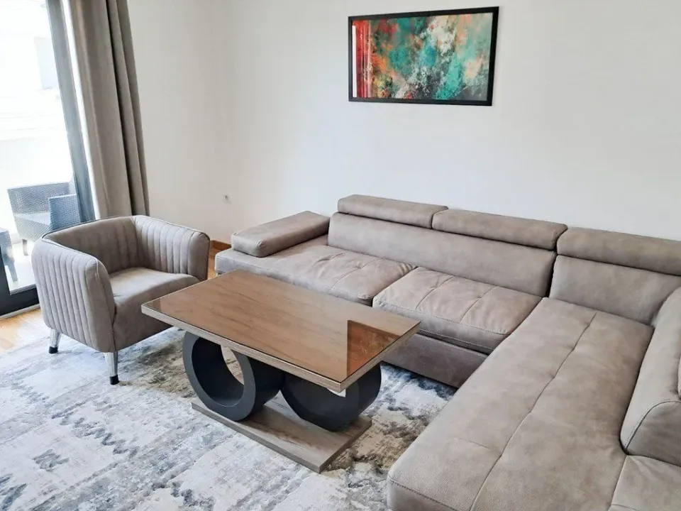 Izdavanje, jednosoban stan, 68m², Centar, Podgorica
