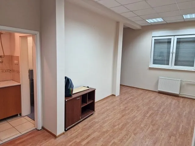 Sale, office space, 70m², Rača, Srbija