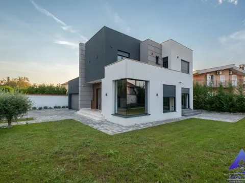 Izdavanje, kuća, 180m², Podgorica, Crna Gora - image 2