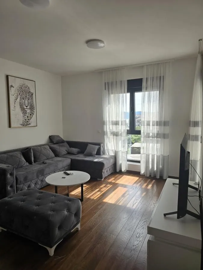 Rent, one bedroom apartment, 50m², Tivat, Crna Gora