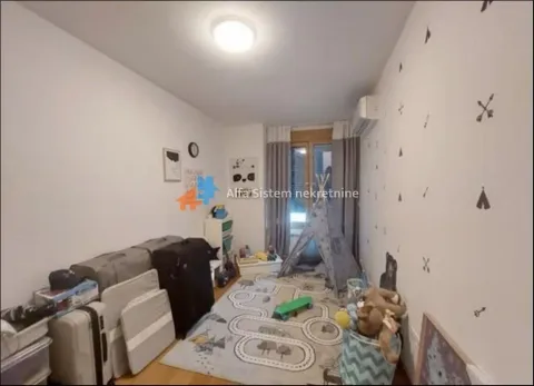 Children's bedroom with a tent-shaped bed and toys. - image 18