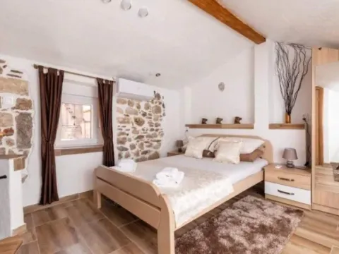 Prodaja, jednosoban stan, 58m², Stari Grad Kotor, Kotor - image 5