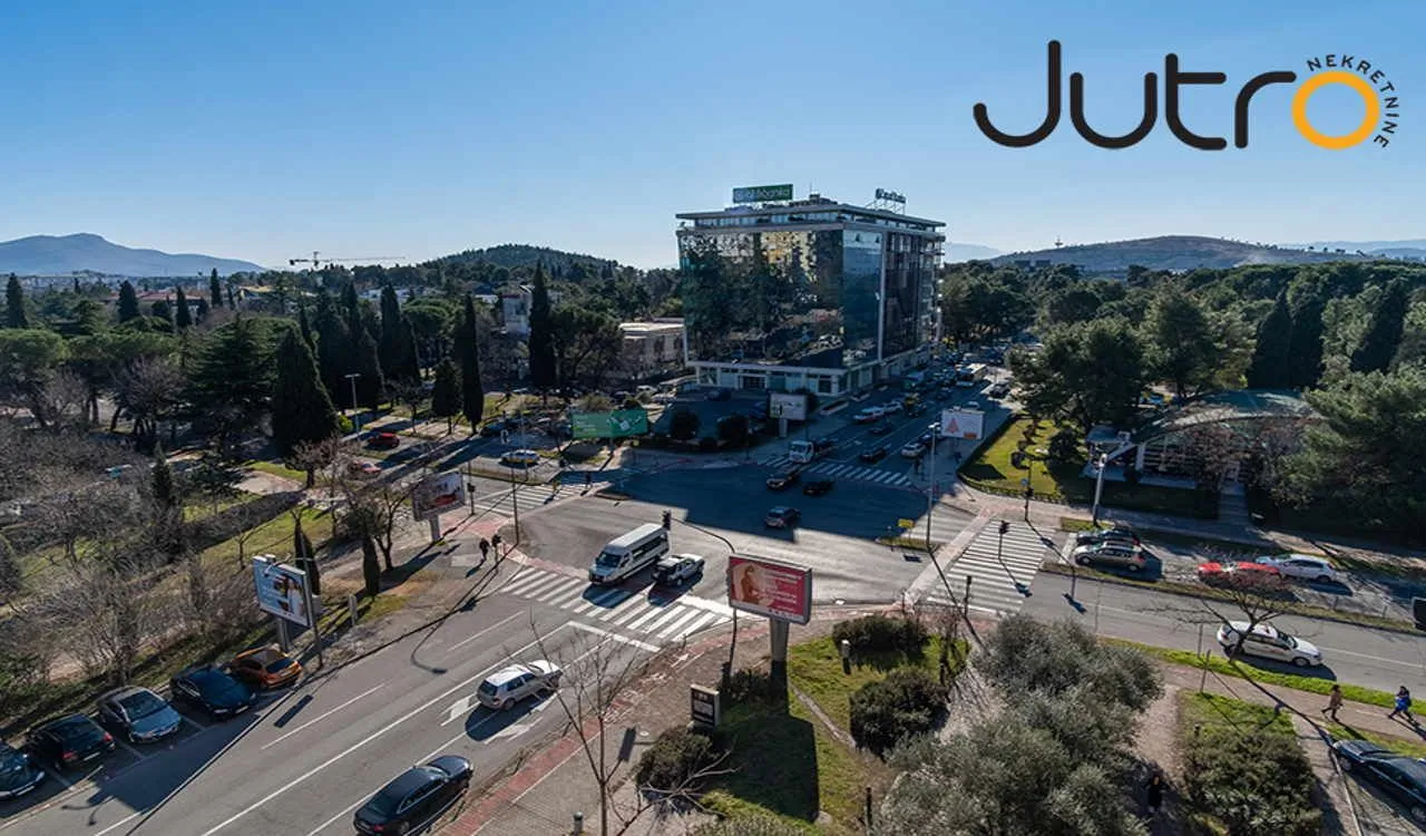 Prodaja, četvorosoban stan, 281m², Preko Morače, Podgorica