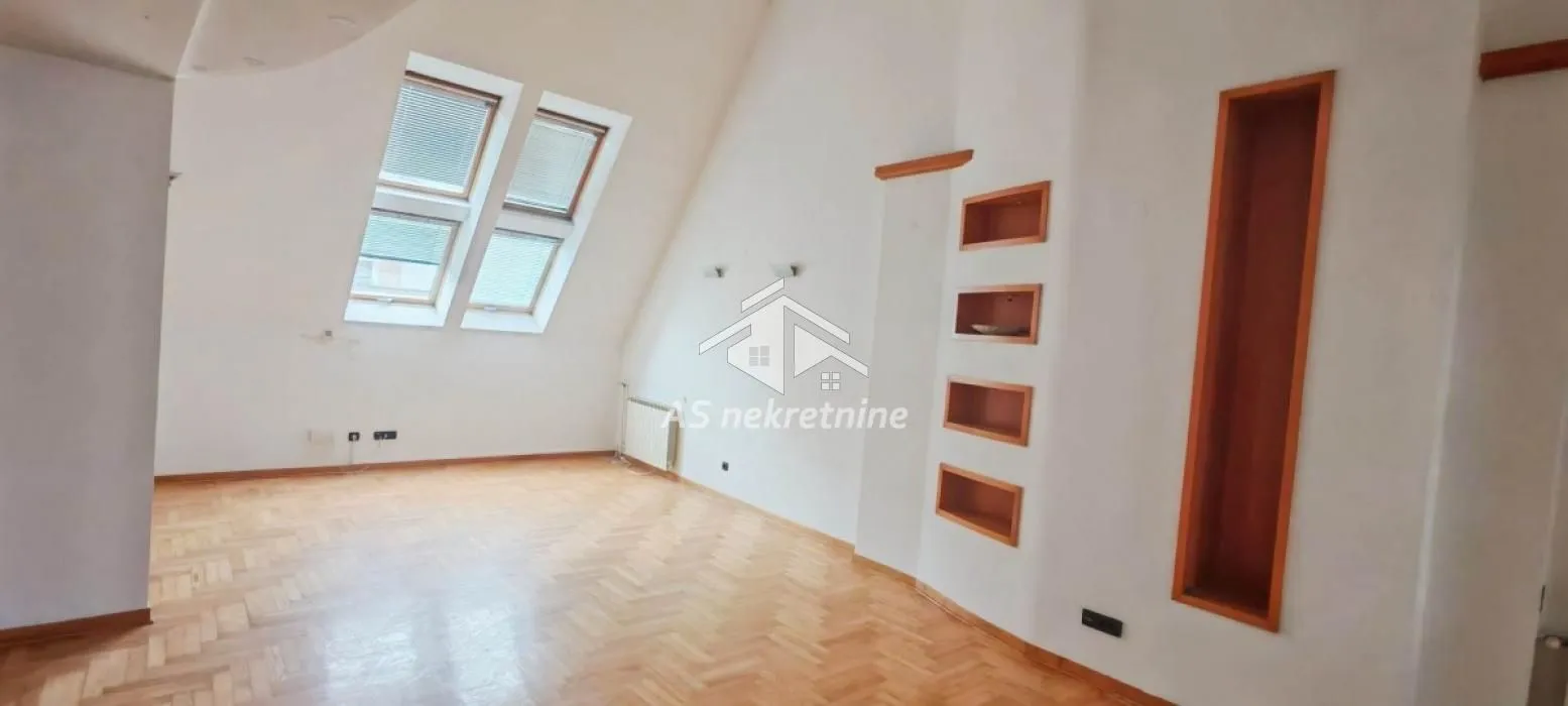 Prodaja, stan, 207m², Kalenić Pijaca, Vračar Sve Podlokacije
