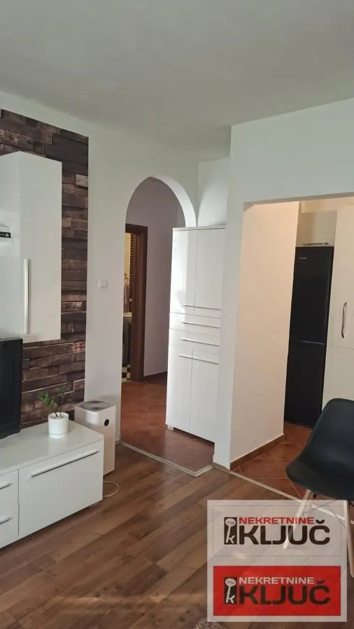 Izdavanje, jednosoban stan, 41m², Bulevar Oslobodjenja, Novi Sad Sve Podlokacije