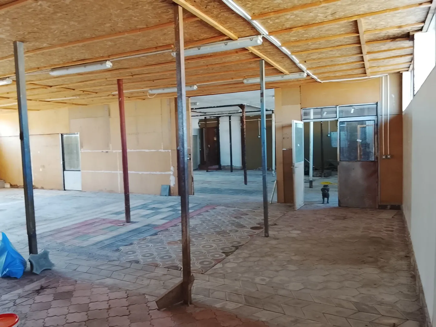 Rent, office space, 800m², Trešnja-Koviona, Sopot