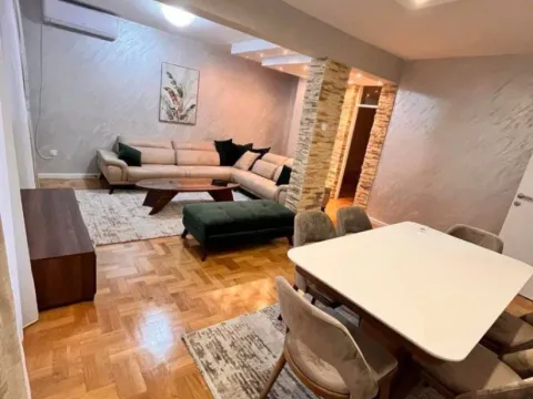 Prodaja, četvorosoban stan, 130m², Budva, Crna Gora
