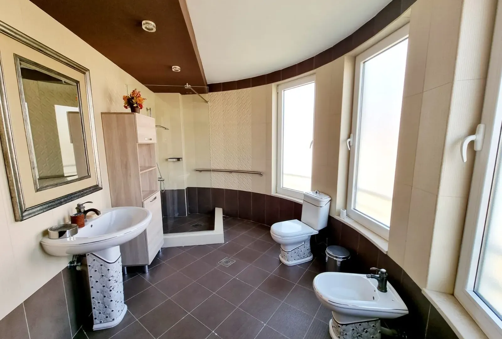 Sale, office space, 1000m², Briska Gora, Ulcinj