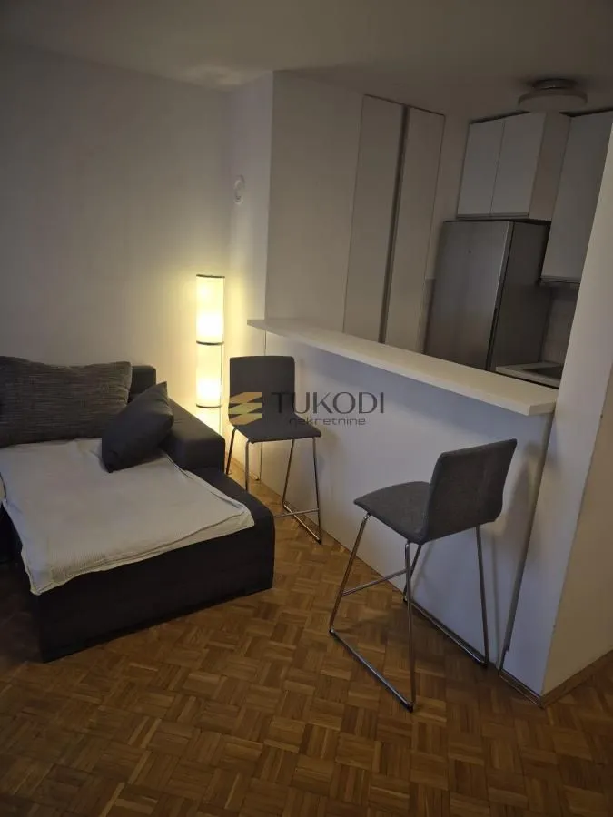 Izdavanje, dvosoban stan, 50m², Novi Beograd Sve Podlokacije, Beograd