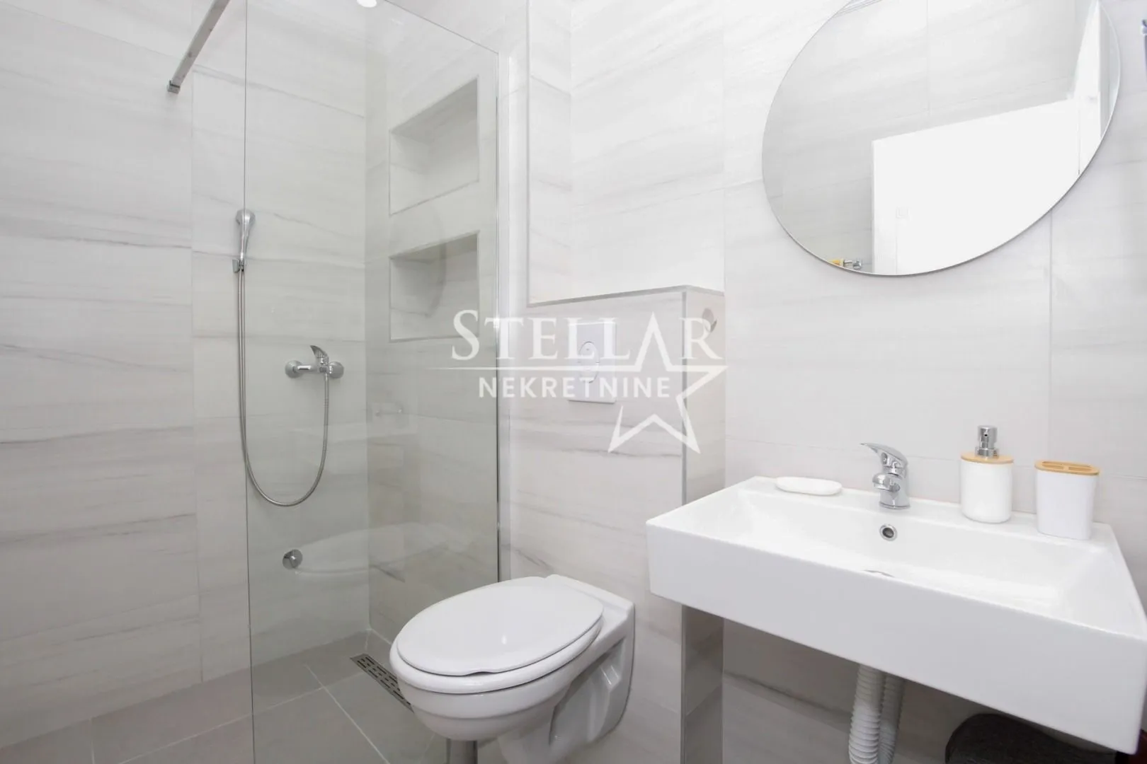 Rent, house, 200m², Gornja Gorica, Podgorica