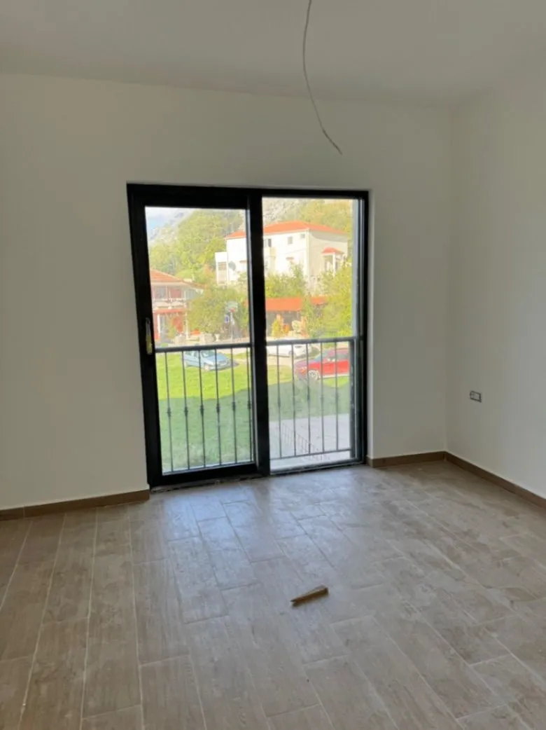 Prodaja, trosoban stan, 87m², Škaljari, Kotor