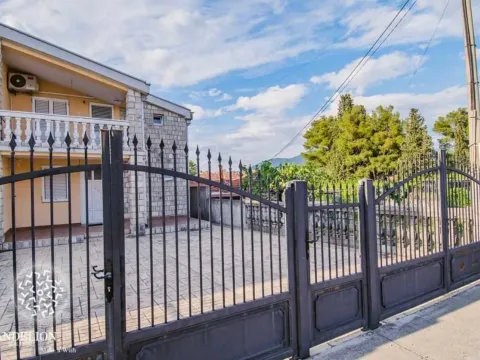 Rent, house, 220m², Stari Aerodrom, Podgorica - image 1