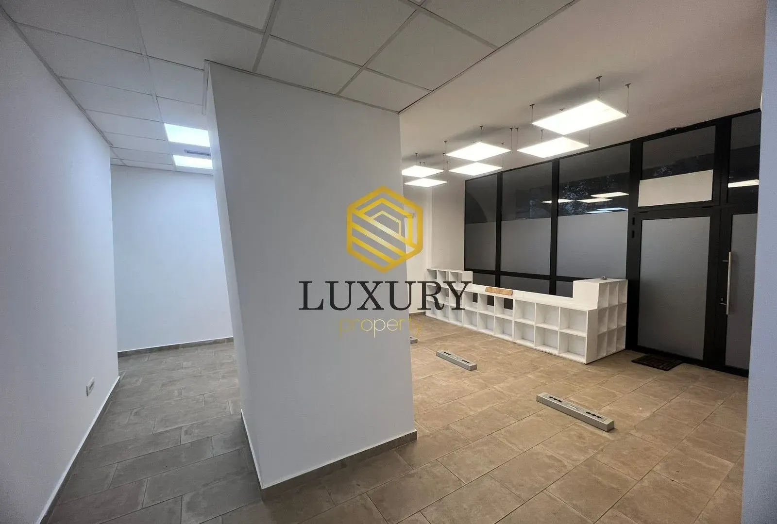 Rent, office space, 245m², Blok 5, Podgorica