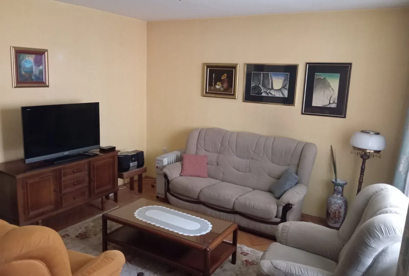 Izdavanje, dvosoban stan, 75m², Gintaš, Podgorica