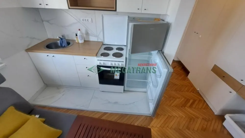 Izdavanje, stan, 26m², Centar, Novi Sad