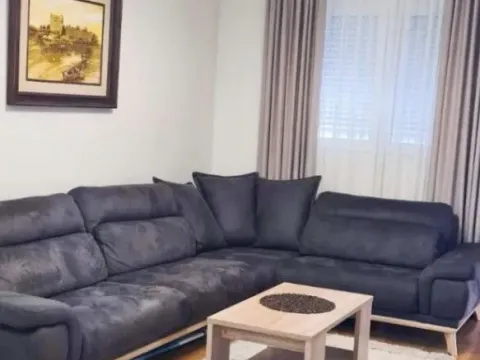 Izdavanje, jednosoban stan, 46m², City Kvart, Podgorica