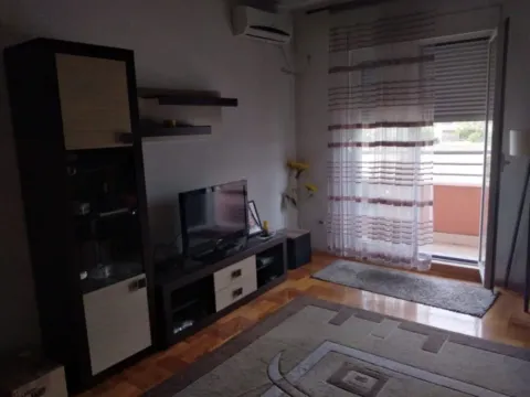 Izdavanje, dvosoban stan, 75m², Stari Aerodrom, Podgorica - image 7