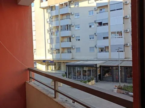 Izdavanje, jednosoban stan, 45m², Stari Aerodrom, Podgorica - image 9